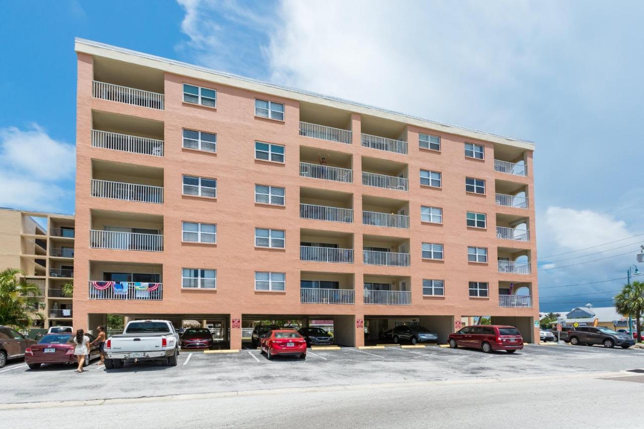 401 Beach Place Condos St. Pete Beach Exterior foto